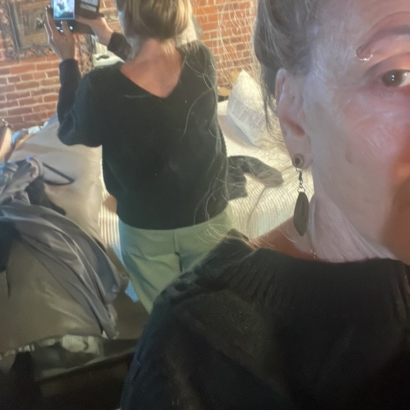 Thick & soft black sweater - Picture 15 of 16